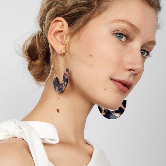 Marbled Acrylic Hoop Earrings - Picture 5 of 8